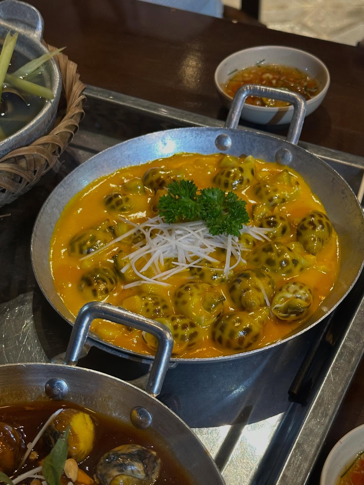 Ốc Cô Hạnh