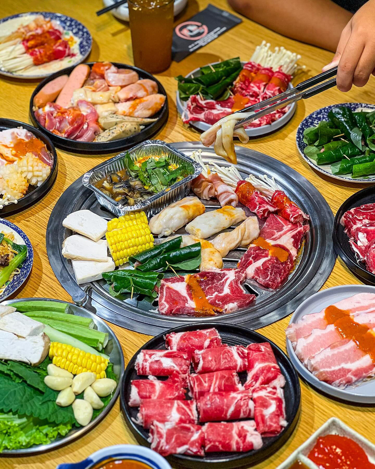 Buffet nướng lòng bò Hàn Quốc - Rakuen BBQ