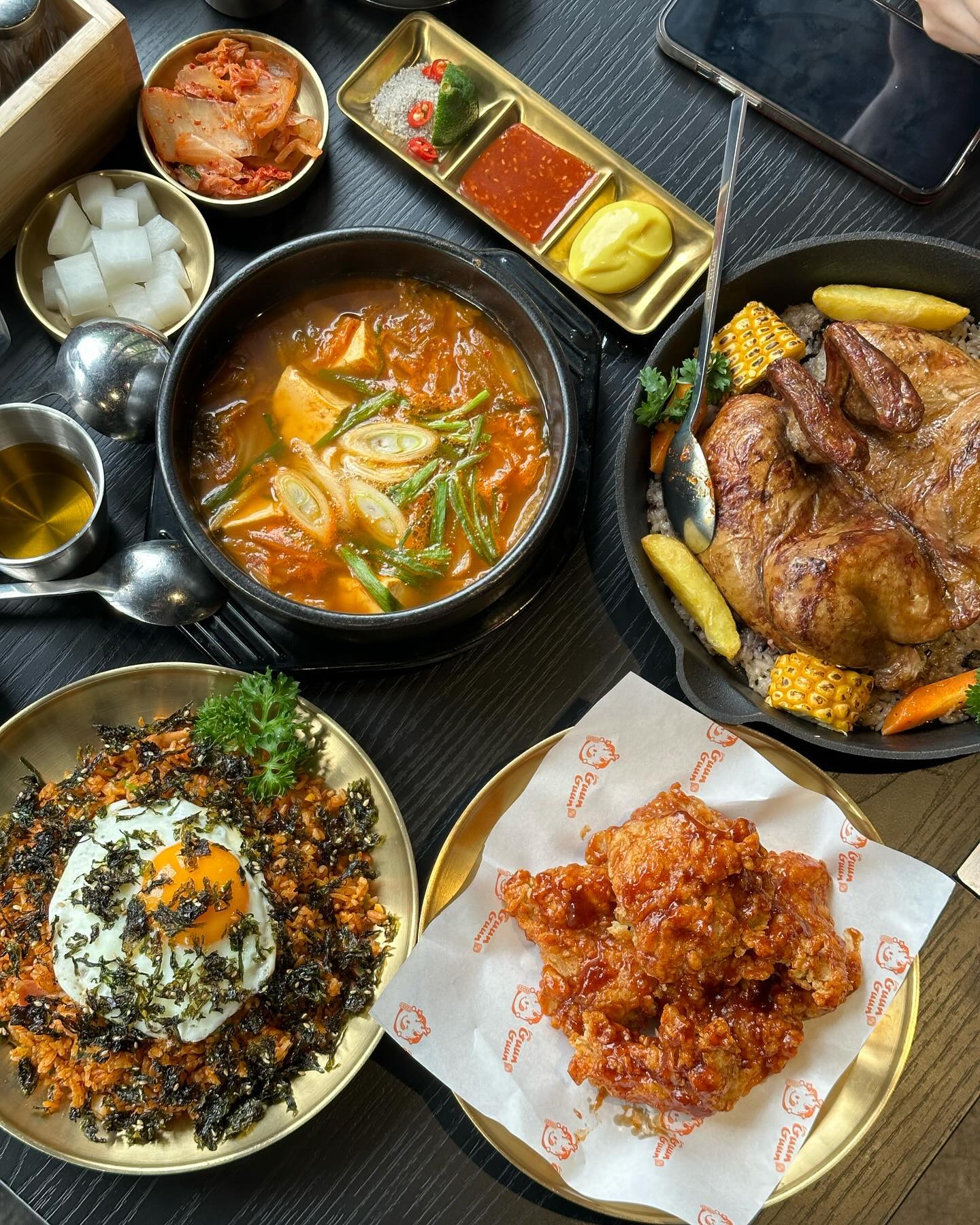 Gà nướng củi Hàn Quốc - GuunGuun Chicken