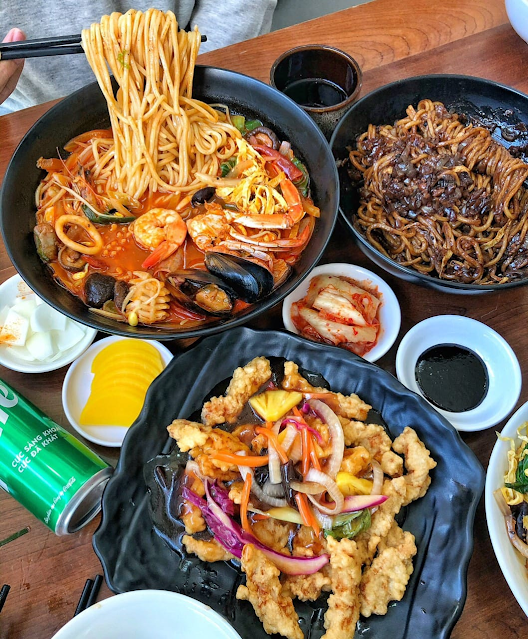 Mỳ đen Hàn Quốc - Nhà hàng Sông Hồng