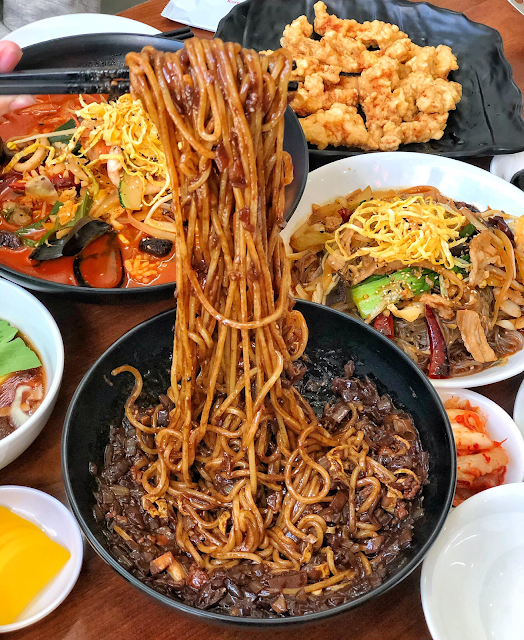 Mỳ đen Hàn Quốc - Nhà hàng Sông Hồng